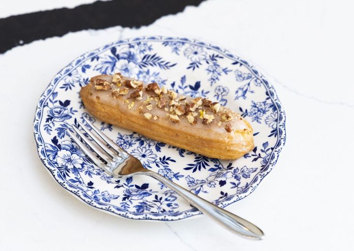 「マダガスカルバニラ・ピーカンナッツ・エクレア」$6.25