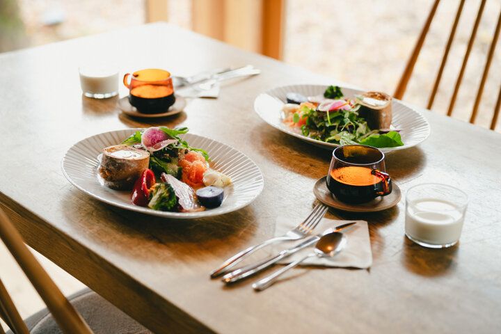 閑静な自然に抱かれたオーベルジュ「山小屋Holahoo」で南阿蘇の恵みを味わう里山フレンチを