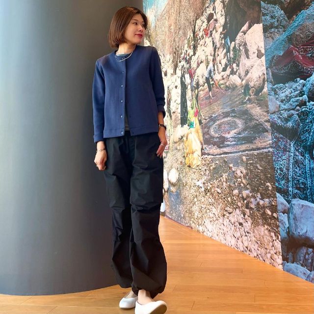 二重編みスウェットカーディガンを着たコーデ