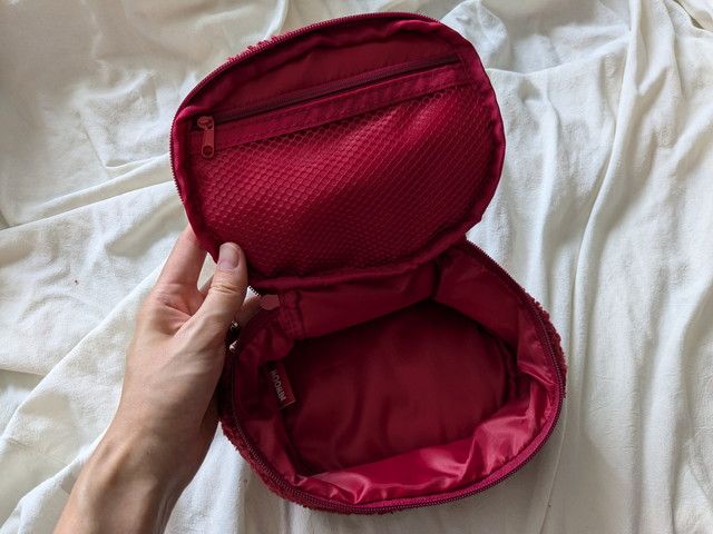 リトルミイもこもこポーチ中