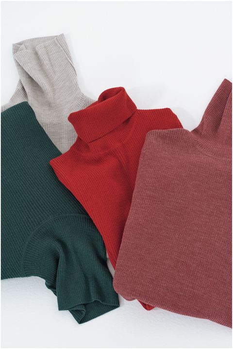 無印良品の名品カタログ。大人だからこそ似合う「ハイゲージリブタートルネックセーター」「足なり直角 履き口やわらか 靴下」【最新号からちょっと見せ】の画像1