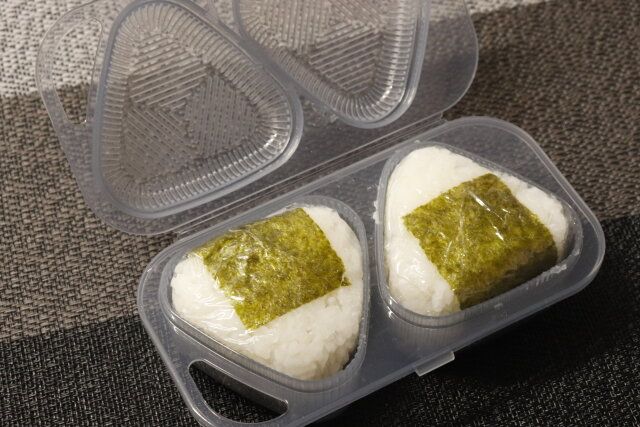 ダイソー 三角おにぎりメーカー（2個タイプ） 持ち運び