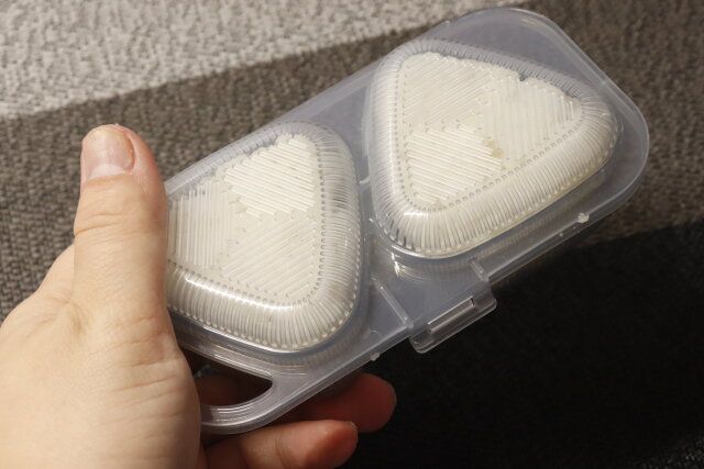 ダイソー 三角おにぎりメーカー（2個タイプ） 振る