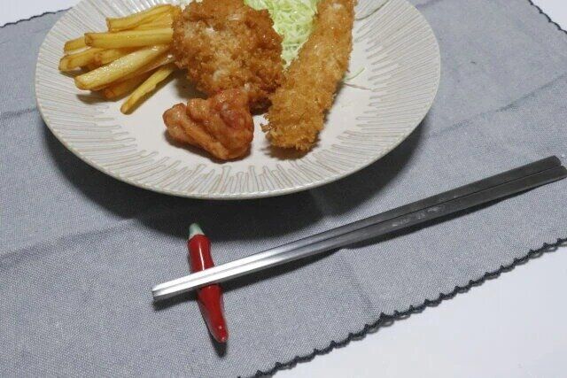 ダイソー 陶器箸置き トウガラシ お箸置く