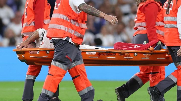 レアル・マドリー、前十字靭帯断裂・外側側副靭帯断裂・膝窩腱断裂の32歳カルバハルと2026年まで契約延長