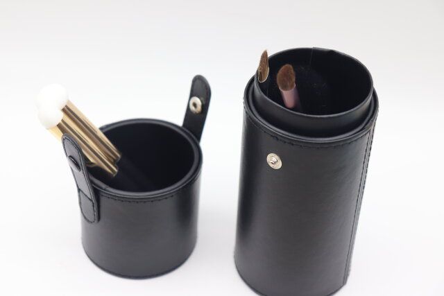 キャンドゥ メイクブラシケースレザー調 使用例