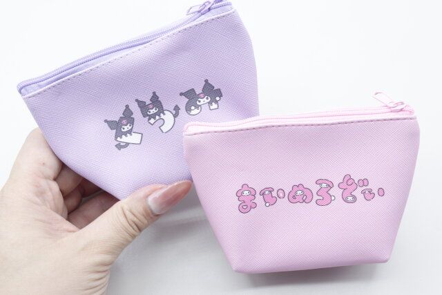 ダイソーの超かわいい40121 ミニポーチ（舟形）K／U 文字と40114 ミニポーチ（舟形）M／M 文字