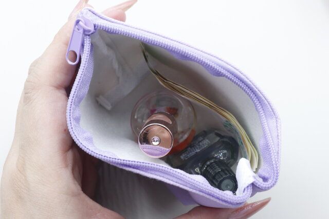 ダイソーの使い勝手抜群な40121 ミニポーチ（舟形）K／U 文字