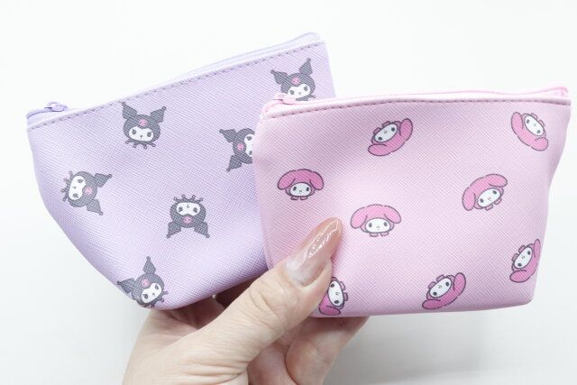 ダイソーのクロミ柄40121 ミニポーチ（舟形）K／U 文字とマイメロ柄40114 ミニポーチ（舟形）M／M 文字