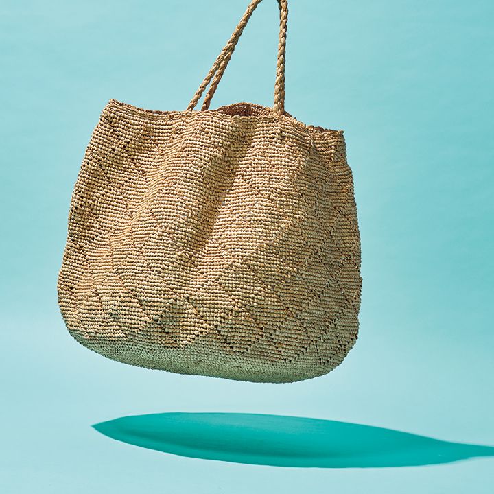 大きめを選んで間違いなし！旅行で活躍するバッグ12選