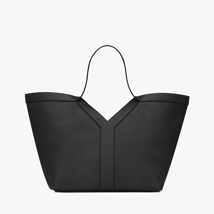 Yトートバッグ（ウィメンズ）W37×H32×D22cm ¥561,000（11月中旬発売）／SAINT LAURENT
