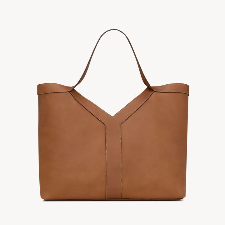 Yトートバッグ（メンズ）W46×H38×D18cm ¥605,000（ブラックの展開もあり、11月中旬発売）／SAINT LAURENT