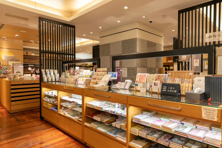 和紙の美しさを手漉きで体験♪ 伝統を身近に感じられる日本橋「小津和紙」