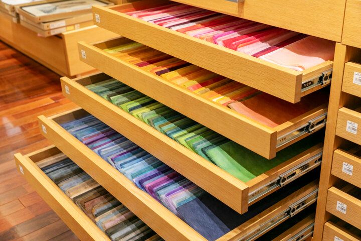 和紙の美しさを手漉きで体験♪ 伝統を身近に感じられる日本橋「小津和紙」