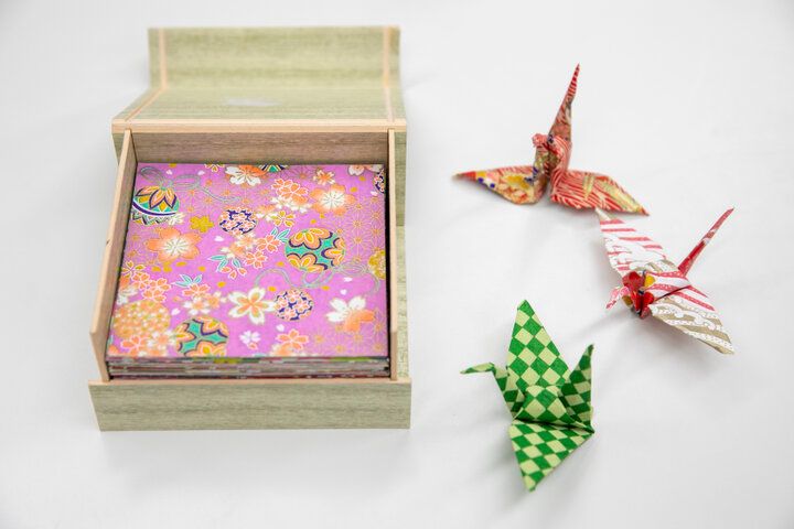 和紙の美しさを手漉きで体験♪ 伝統を身近に感じられる日本橋「小津和紙」