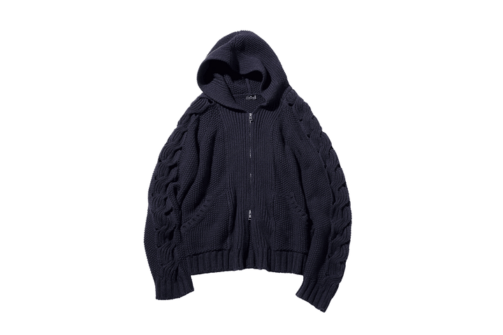 〈エトロ〉のニットパーカ