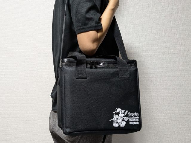 肩にかけた状態