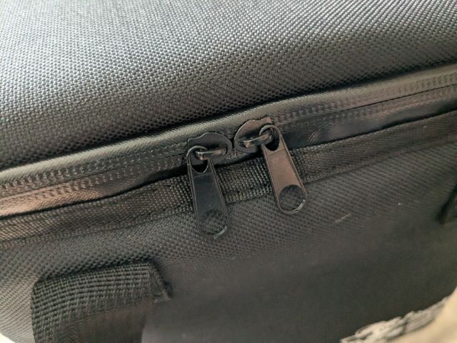 ダブルファスナー