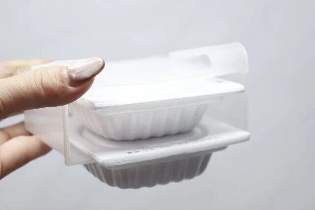 ダイソーの納豆パックがピッタリ入る冷蔵庫収納ホルダーの使用例