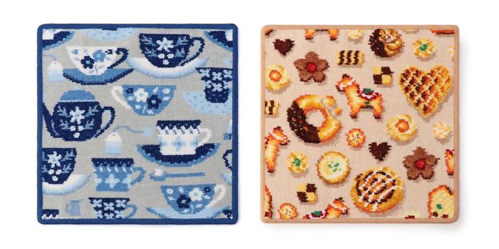 画像: 左「レポシニネン ハンカチ」、右「フィーカタイム ハンカチ」各[約25×25cm]￥2,750 出典：フェイラー