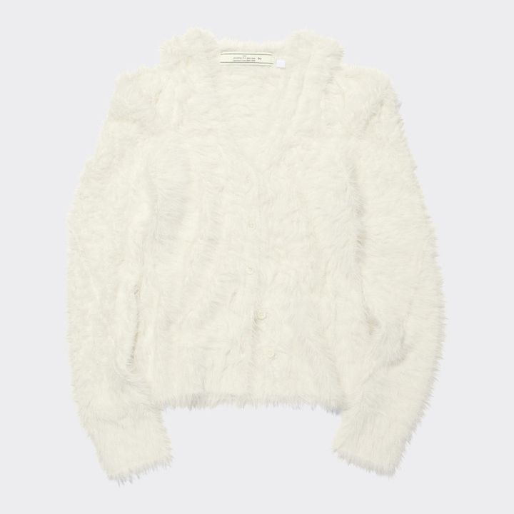 カットアウトカーディガン ¥3,990（一部店舗およびオンラインのみ販売商品）