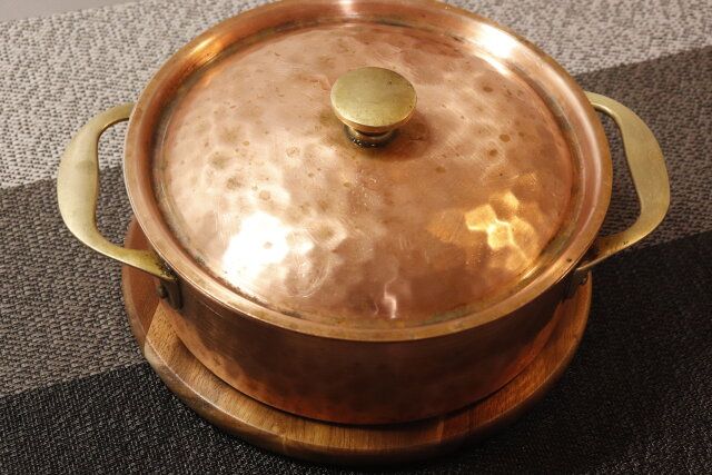 スタンダードプロダクツの木製鍋敷き ラウンドの使用例