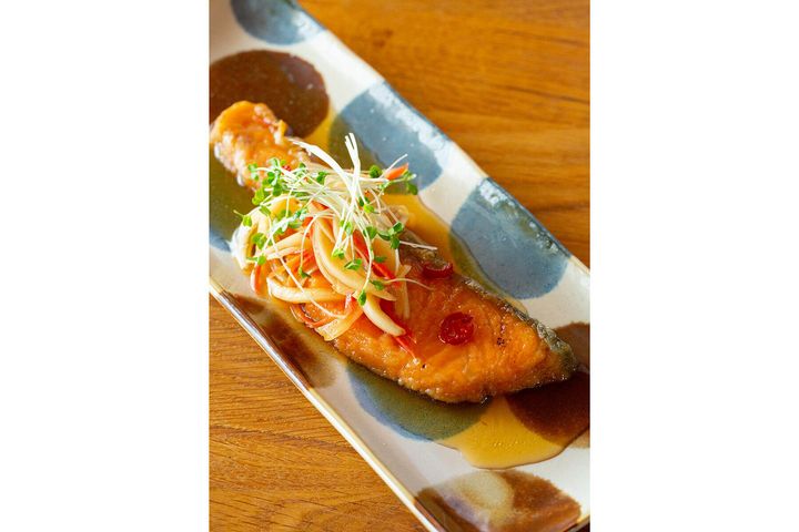 しみ込んだ旨味がたまらない“鮭の南蛮漬け”