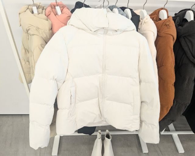 白のヒートパテッドブルゾン