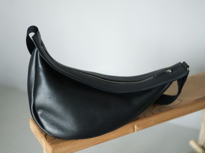 画像: 【ザ・ロウ】のバッグ／本人私物 出典：ftn