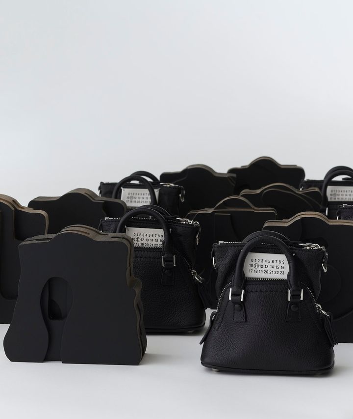 複数のMDF彫刻と「5AC」のマイクロを用いたビエンの作品。テーマは「VISIBLE OBSERVATION FOR 5AC」