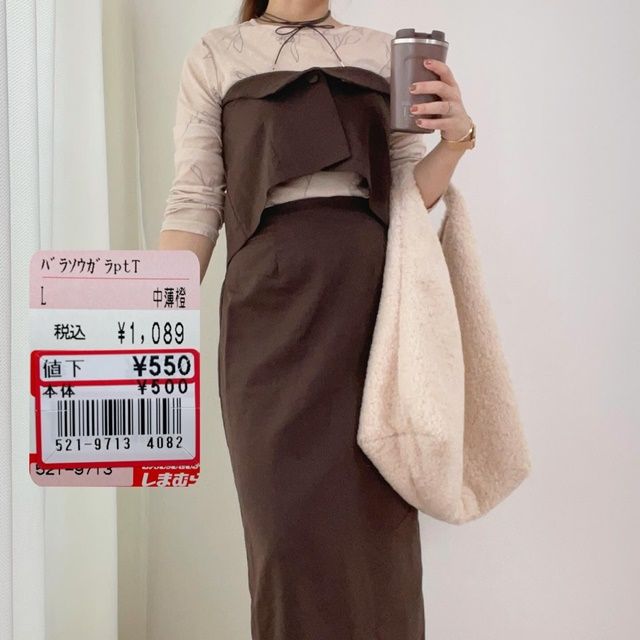 しまむら「バラ総柄プリントTシャツ」