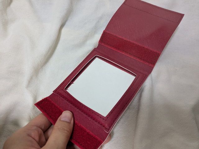 ムーミンポーチのミラーを取り外したところ