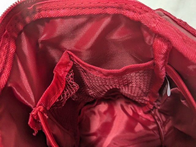 ムーミンポーチ中のメッシュポケット