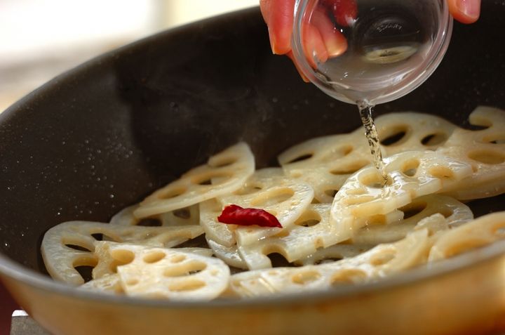 レンコンの黒ゴマきんぴらの作り方2