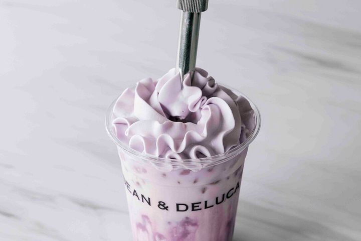 秋の期間限定。ほっくり甘い濃厚ラテと、洋梨を丸ごと味わえるジュースはいかが？