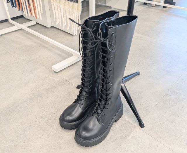 レースアップロングブーツ