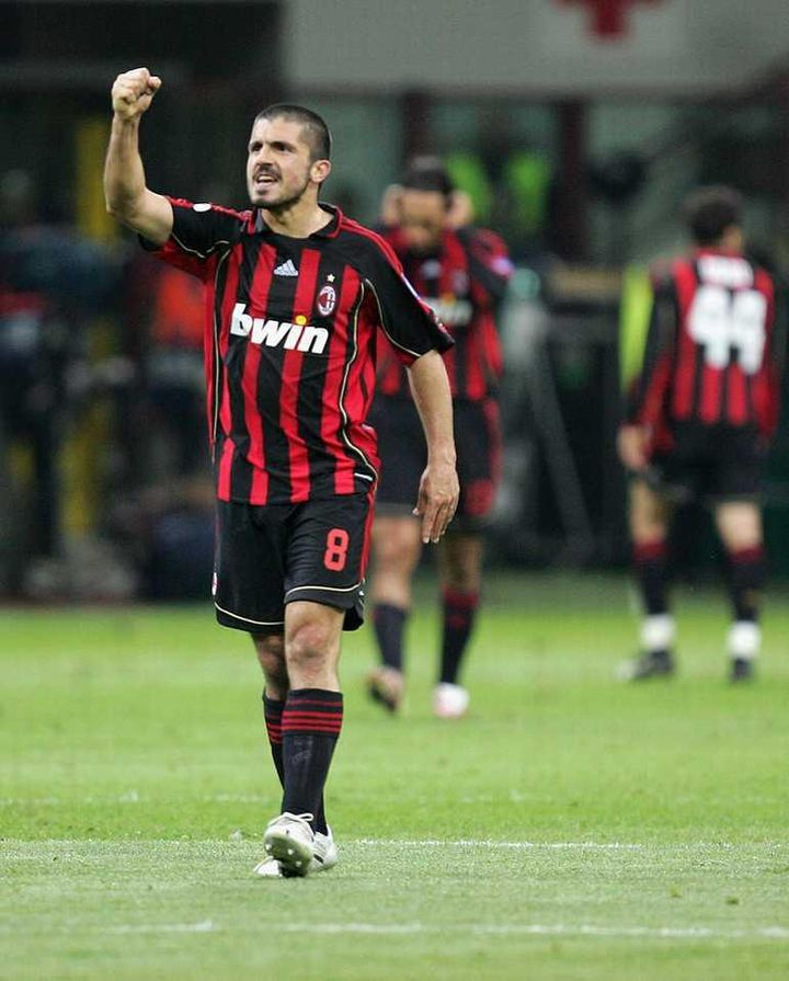 元Jリーガーが2人！サッカーの歴史上「最高の8番」10選