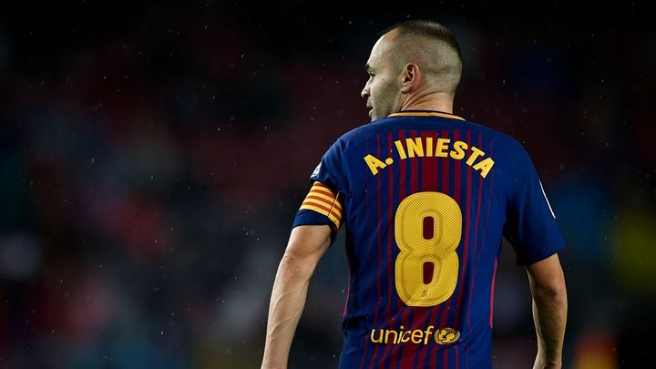 元Jリーガーが2人！サッカーの歴史上「最高の8番」10選