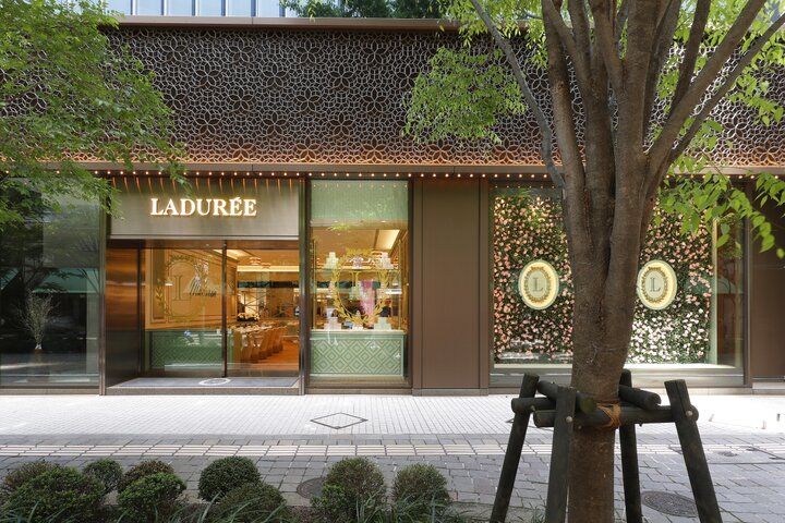 パリのサロン・ド・テの雰囲気に包まれる「ラデュレ 日比谷店」のパティスリーを楽しむ優雅なひととき♪