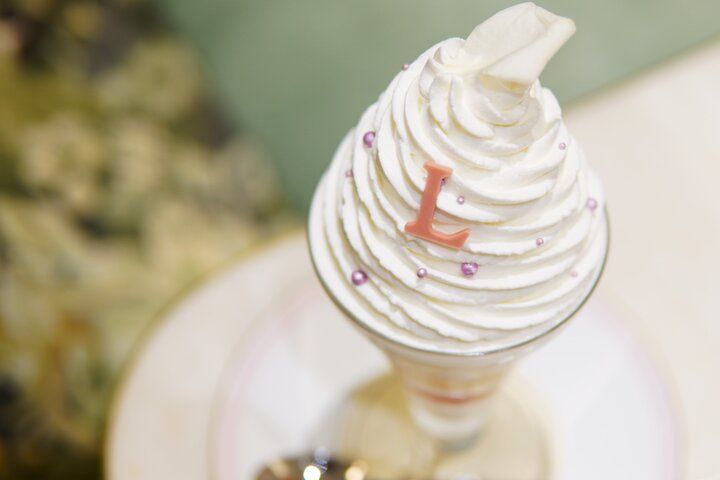 パリのサロン・ド・テの雰囲気に包まれる「ラデュレ 日比谷店」のパティスリーを楽しむ優雅なひととき♪