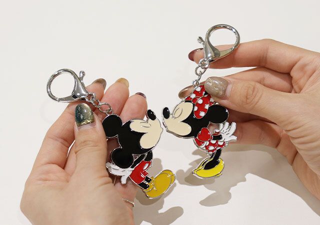 ダイソー ペアキーホルダー（ミッキー／ミニー） デザイン