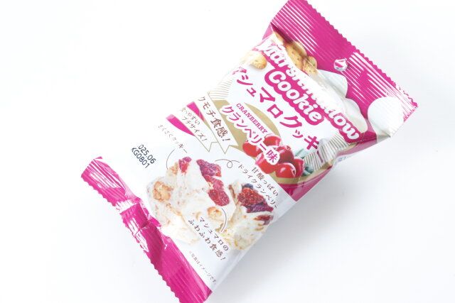 ダイソー マシュマロクッキー クランベリー味