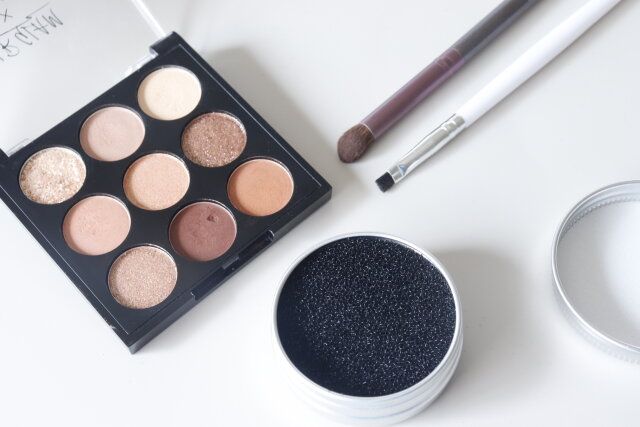 セリア メイクブラシクリーナー 携帯用 スペアスポンジ付