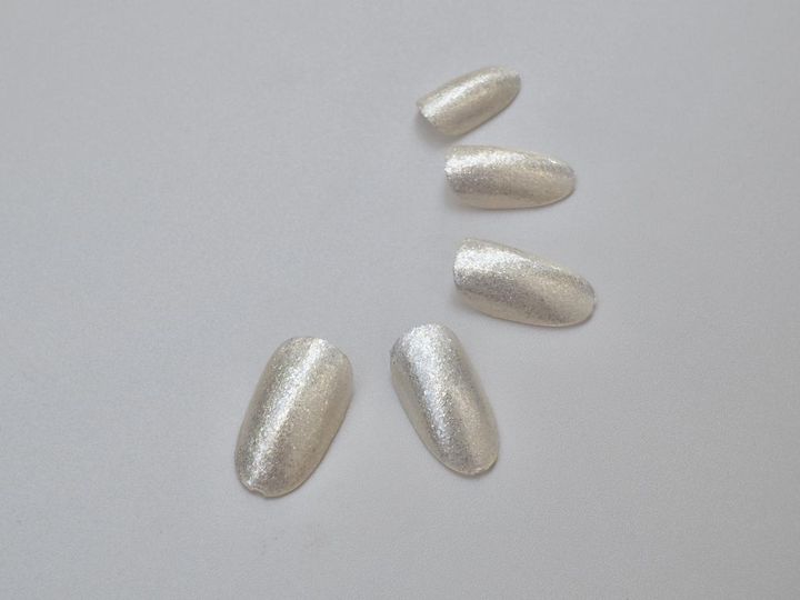 画像: 大粒ラメが、上品に輝く