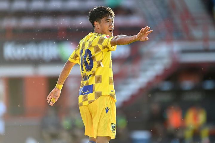 日本代表以外にも！欧州サッカークラブで「10番」を背負った日本人選手たち