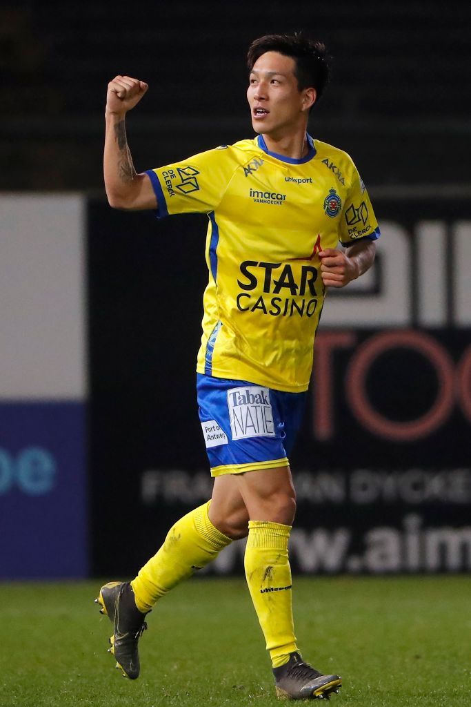 日本代表以外にも！欧州サッカークラブで「10番」を背負った日本人選手たち