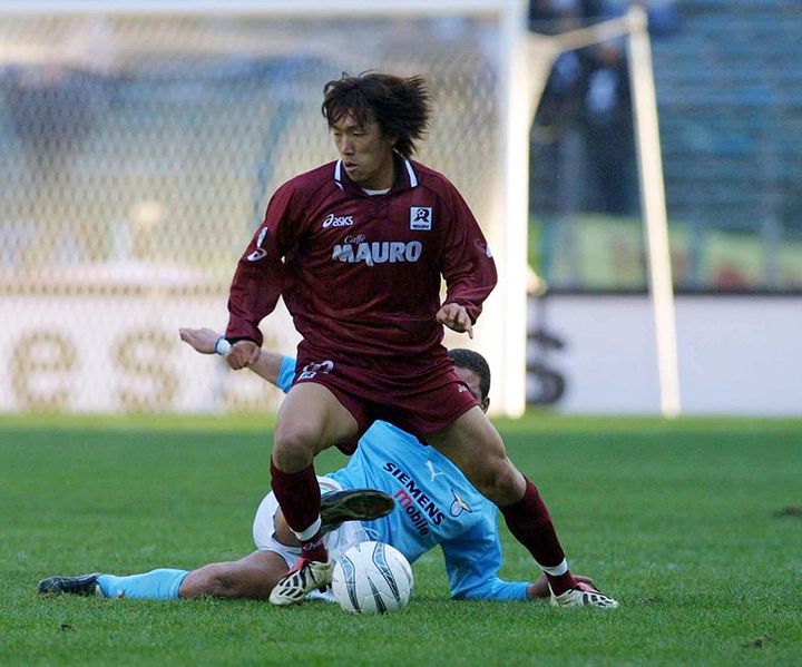 日本代表以外にも！欧州サッカークラブで「10番」を背負った日本人選手たち