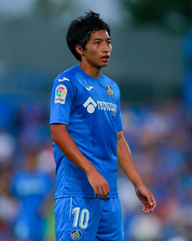 日本代表以外にも！欧州サッカークラブで「10番」を背負った日本人選手たち