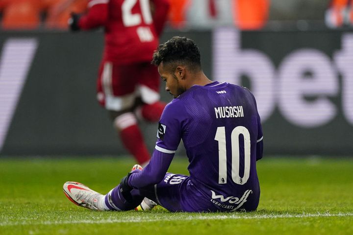 日本代表以外にも！欧州サッカークラブで「10番」を背負った日本人選手たち