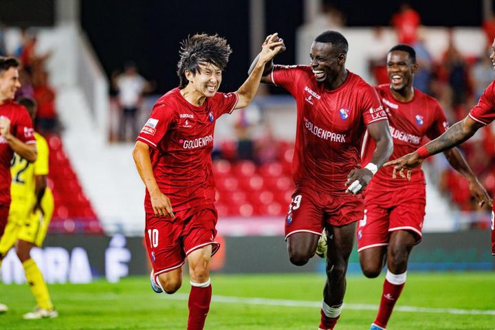 日本代表以外にも！欧州サッカークラブで「10番」を背負った日本人選手たち